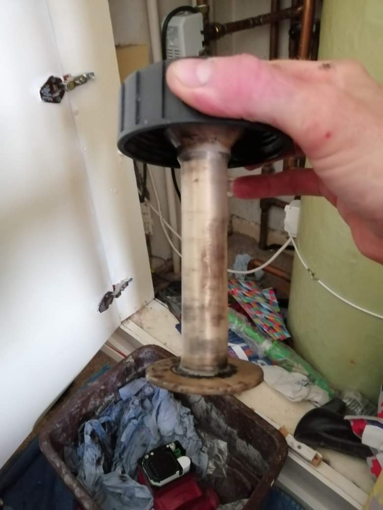 Power Flushing and Filter maintenance / servicing Works examples by Ryan Howells of R Howells Plumbing & Heating