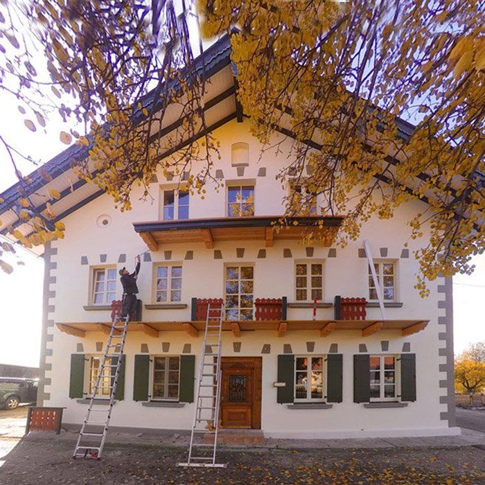 Schützende Holzfassaden und geräumige Balkone werden Ihnen viele Freude breiten