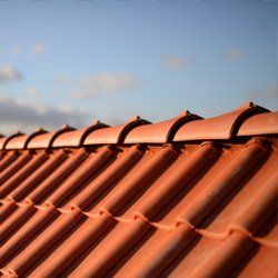 Wir bieten Ihnen  Dachsanierung und Dacheindeckung, Dachstühle, Dachfenster und Dachgauben sowie stilvolle Dachverzierungen
