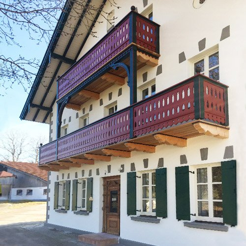 Rückbau bei Hausaufstockung, Holzfassaden und Balkone, Dachbodenausbau und Holzböden – alles aus einer Hand