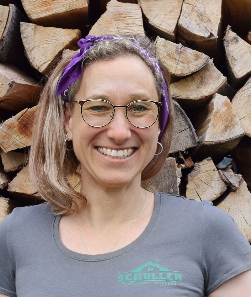 Angela Riedl, Malermeisterin bei Zimmerei Schuller in Egling, Bad Tölz, Wolfratshausen, München