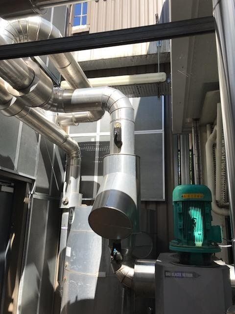 Traitement acoustique d'un groupe froid