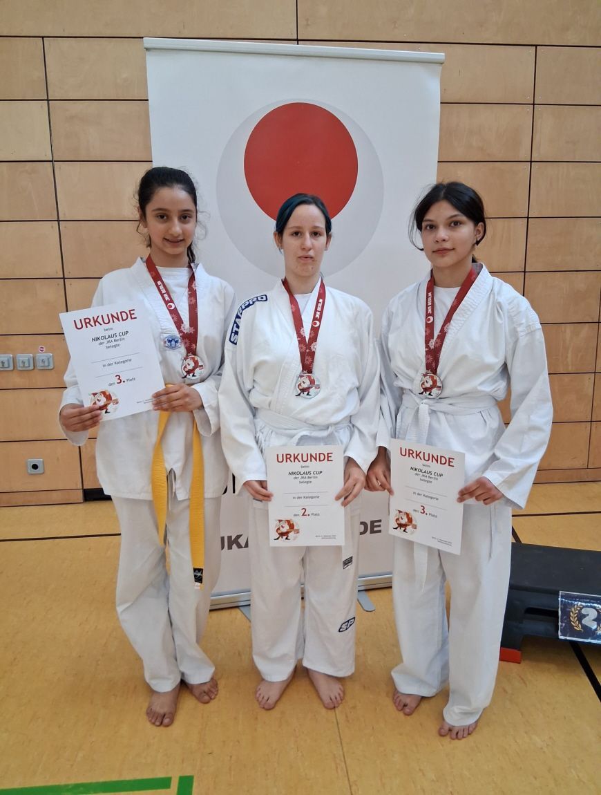 Leonie; Silber, Jasmine; Bronze, Lin; Bronze alle Kumite