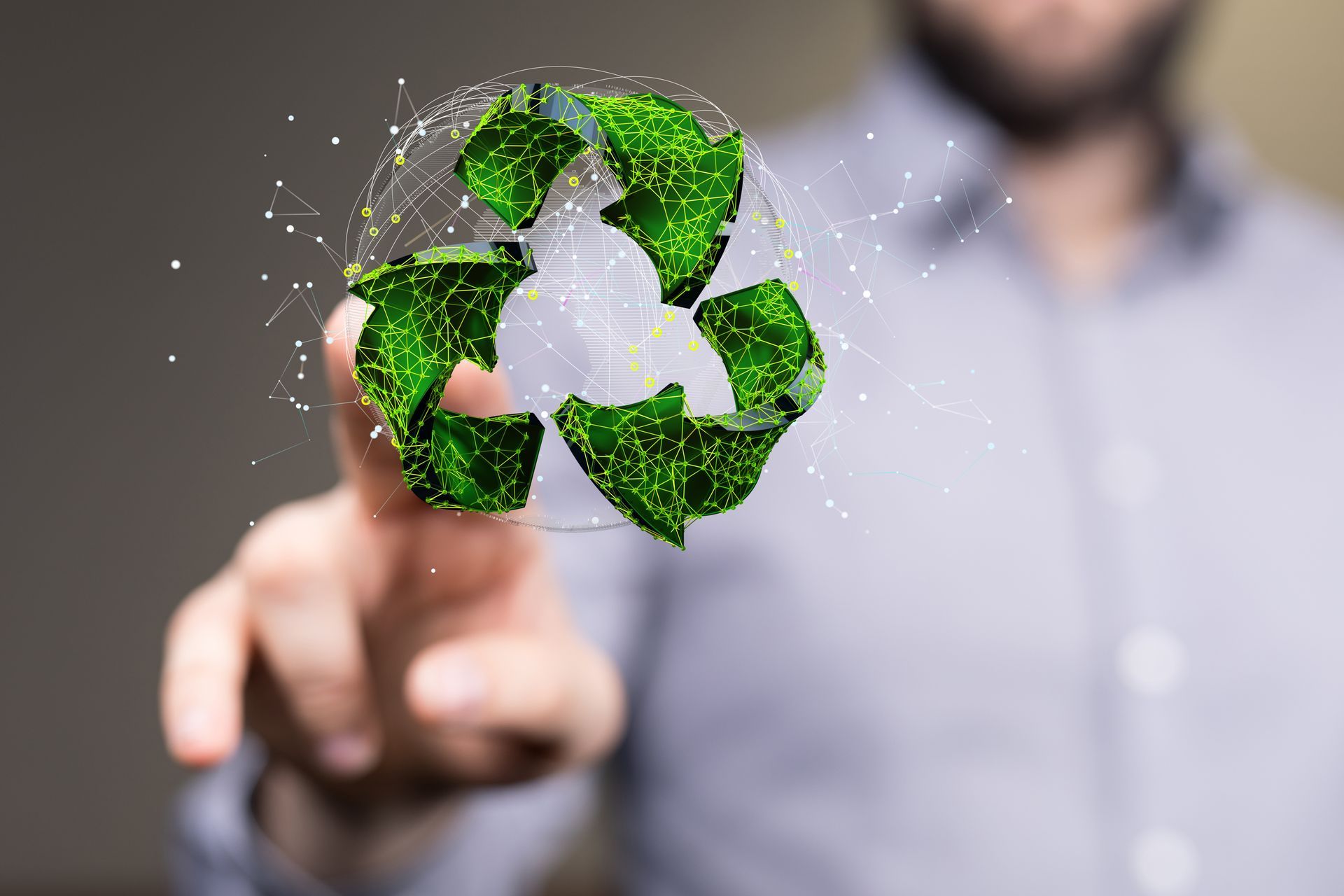 PRIMEBOARD Vista M ist für den intensiven Bildungsalltag entwickelt. Jede Komponente ist auf dauerhafte Nutzung, minimalen Wartungsaufwand und maximale Flexibilität ausgelegt – ein Gerät, das mitwächst, statt ersetzt zu werden.
Niemand kann heute genau vorhersagen, welche Betriebssysteme oder Plattformen in 10 oder 20 Jahren den Standard bilden – Android, Windows oder völlig neue Systeme. PRIMEBOARD Vista M ist auf diese Ungewissheit vorbereitet: Dank integriertem OPS-Slot lässt sich die zentrale Recheneinheit jederzeit durch ein neues Modul ergänzen oder austauschen – flexibel, zukunftsoffen und ohne Austausch des Displays.