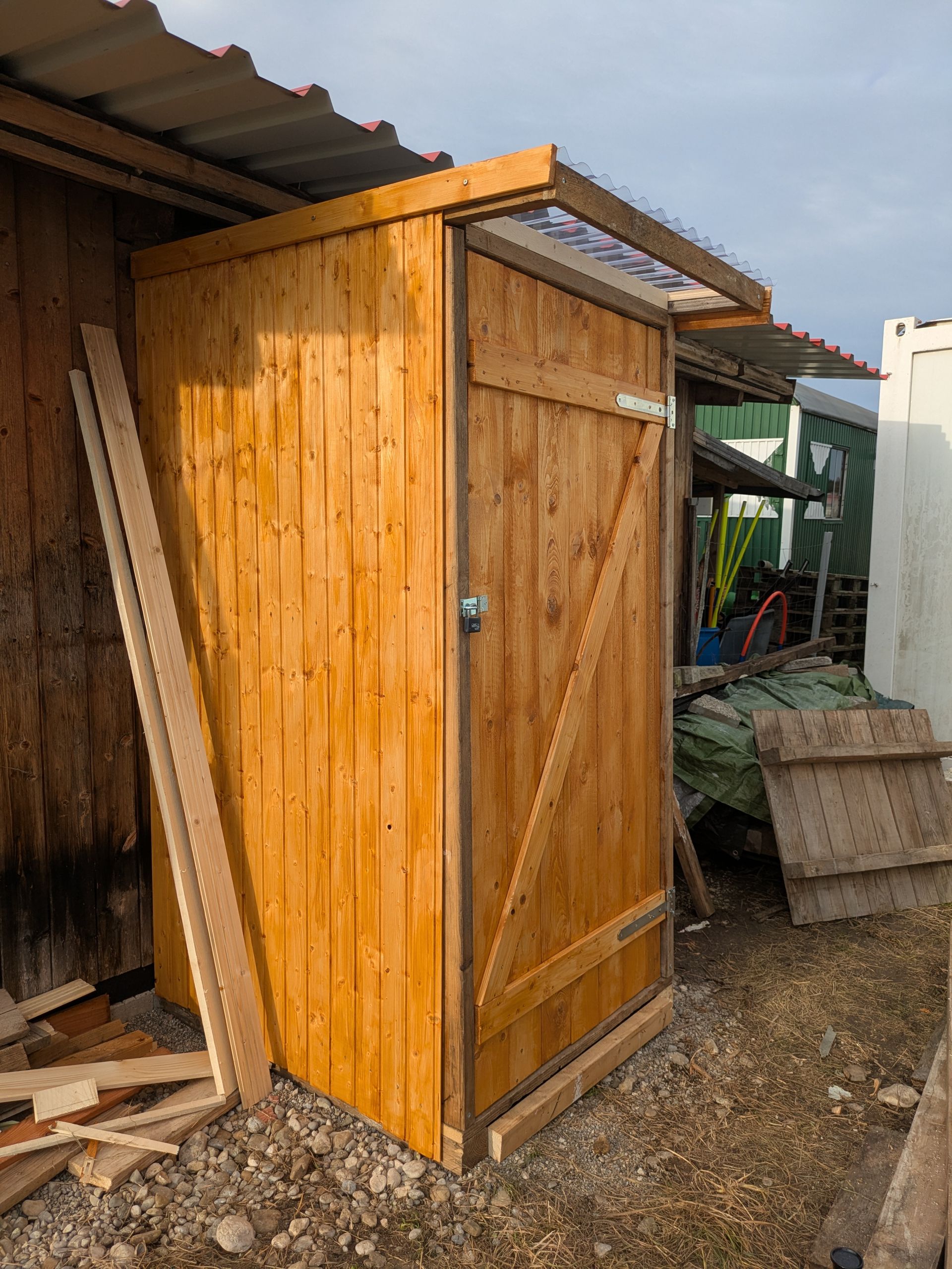 WC Häuschen aus Holz