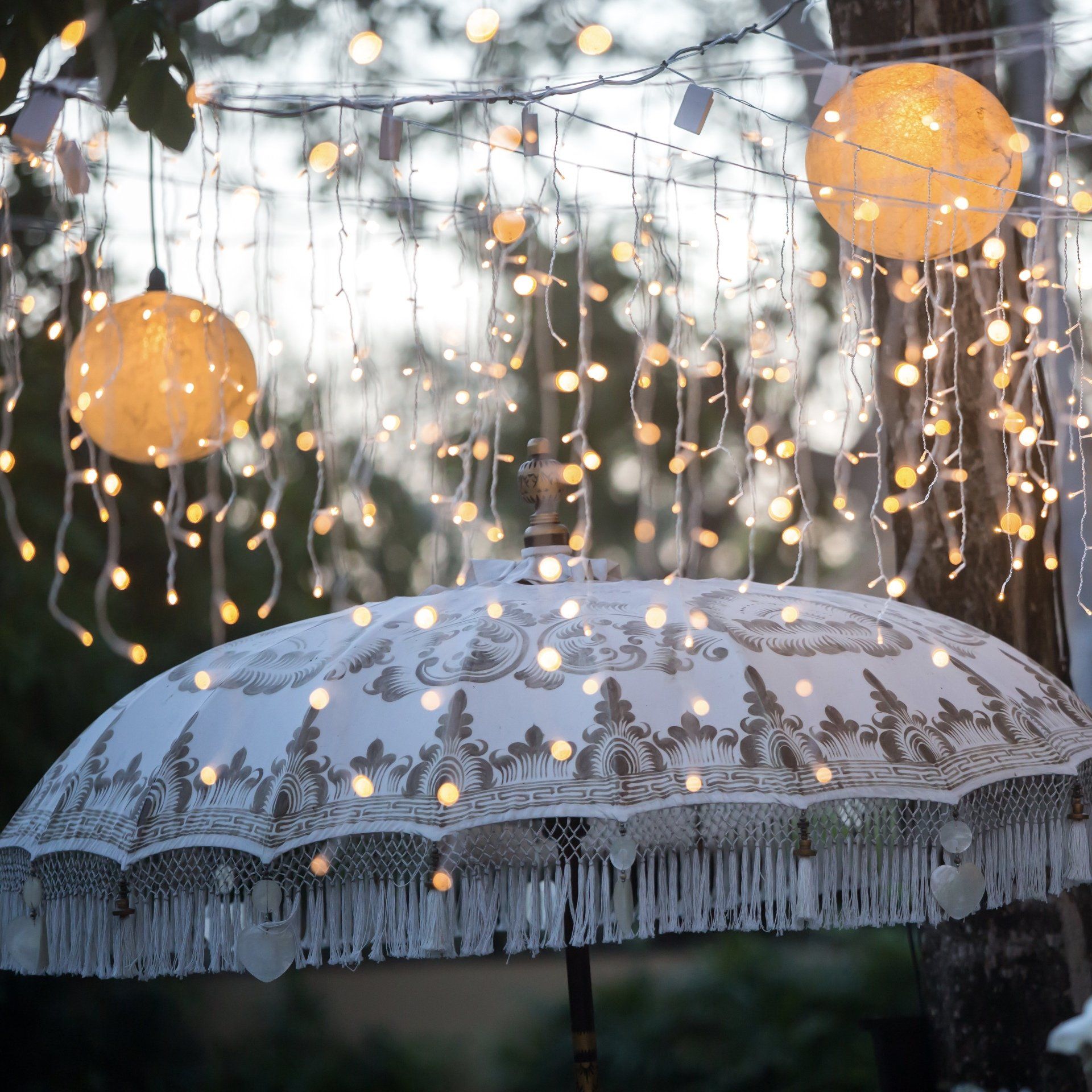 Alquiler de sombrillas balinesas