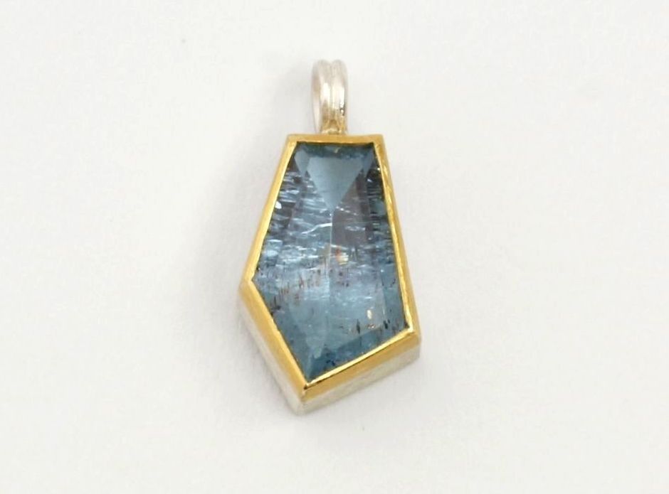 Anhänger, Gold, Aquamarin, Aquamarinanhänger, Edelsteinanhänger, Goldschmiedearbeit, Handarbeit