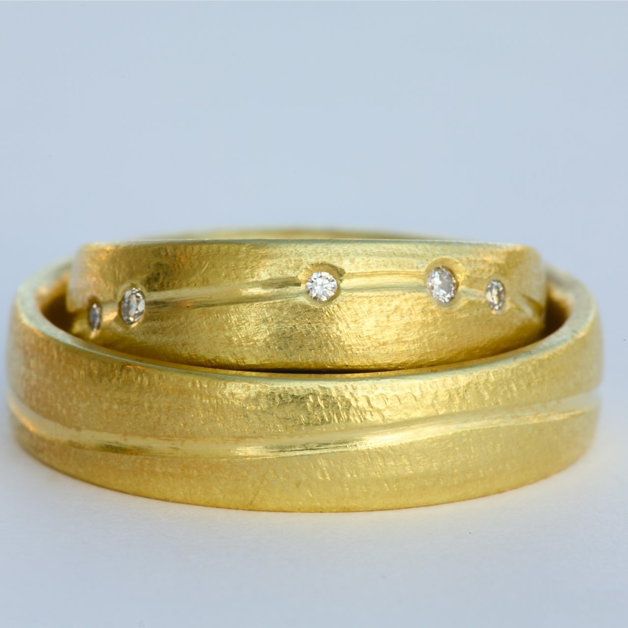 Trauringe, Eheringe Gelbgold und Diamanten, Brillanten, matt