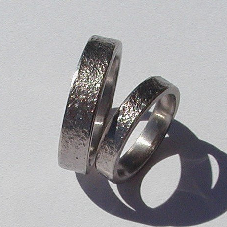 Trauringe, Eheringe Weißgold und Struktur