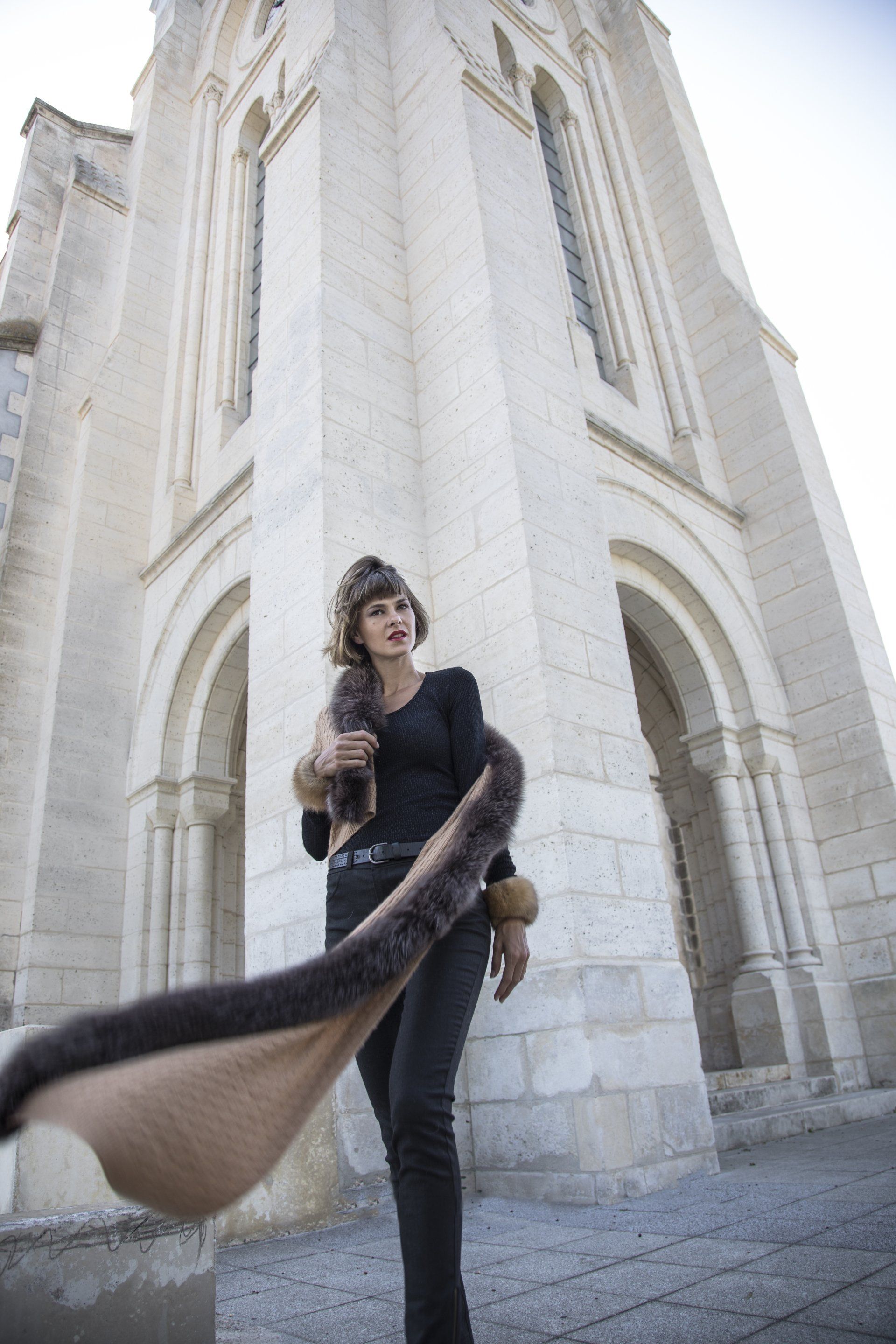 Accesorio cálido y elegante: poncho de cachemira