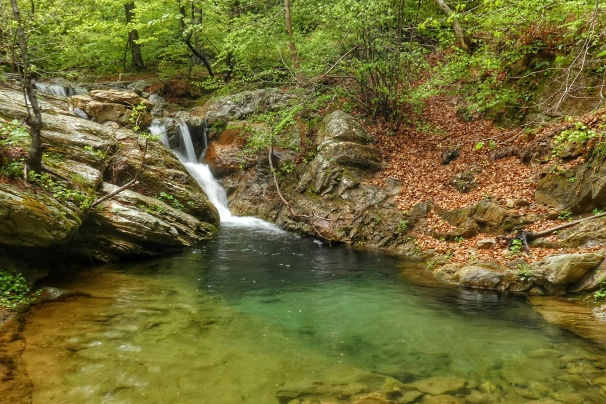 Bardineto, percorsi e panorami sui sentieri da trekking e mountain bike. Bardineto, paths and views on the hiking and mountain biking trails. Bardineto. Bardineto Outdoor. Trekking, e-bike, mtb, outdoor, Alta Via dei Monti Liguri, Sentiero Balcone dei Balzi Rossi, boschi , panorami , Finale Ligure , Loano , Finale Outdoor Region.