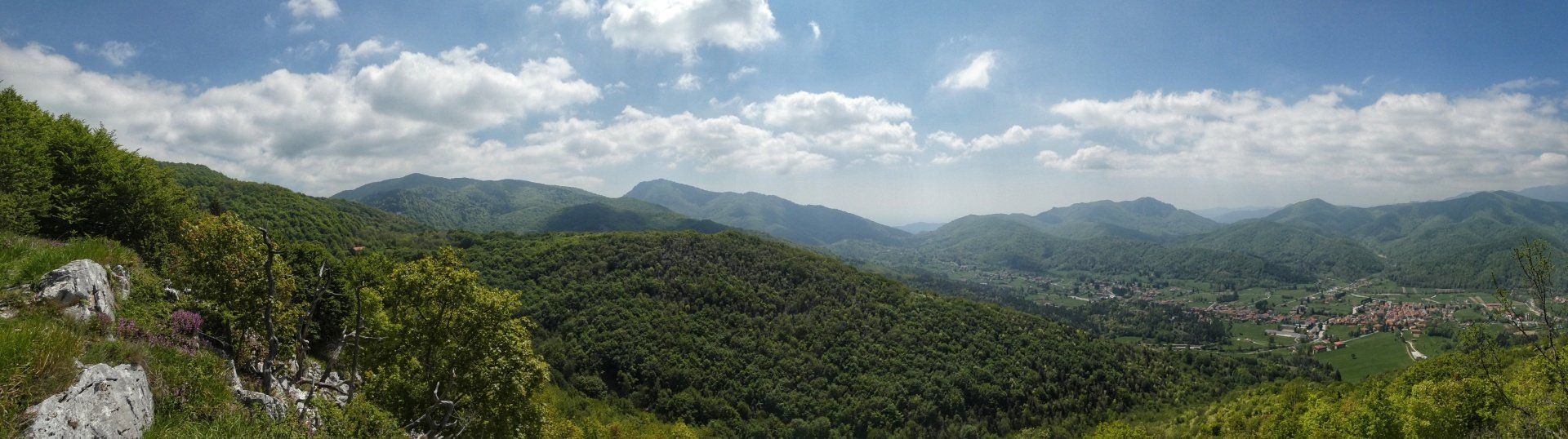 Bardineto, percorsi e panorami sui sentieri da trekking e mountain bike. Bardineto, paths and views on the hiking and mountain biking trails. Bardineto. Bardineto Outdoor. Trekking, e-bike, mtb, outdoor, Alta Via dei Monti Liguri, Sentiero Balcone dei Balzi Rossi, boschi , panorami , Finale Ligure , Loano , Finale Outdoor Region.