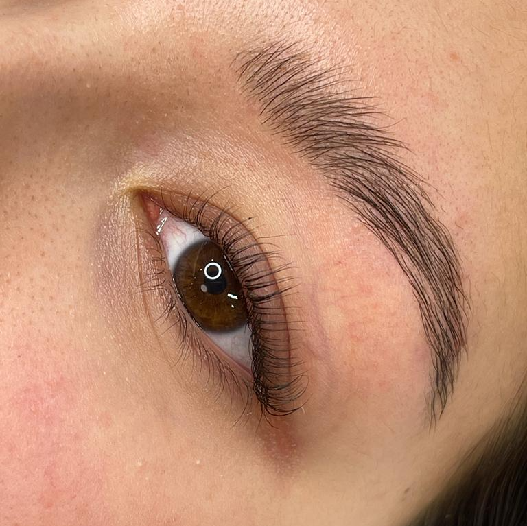 Augenbrauenlaminierung