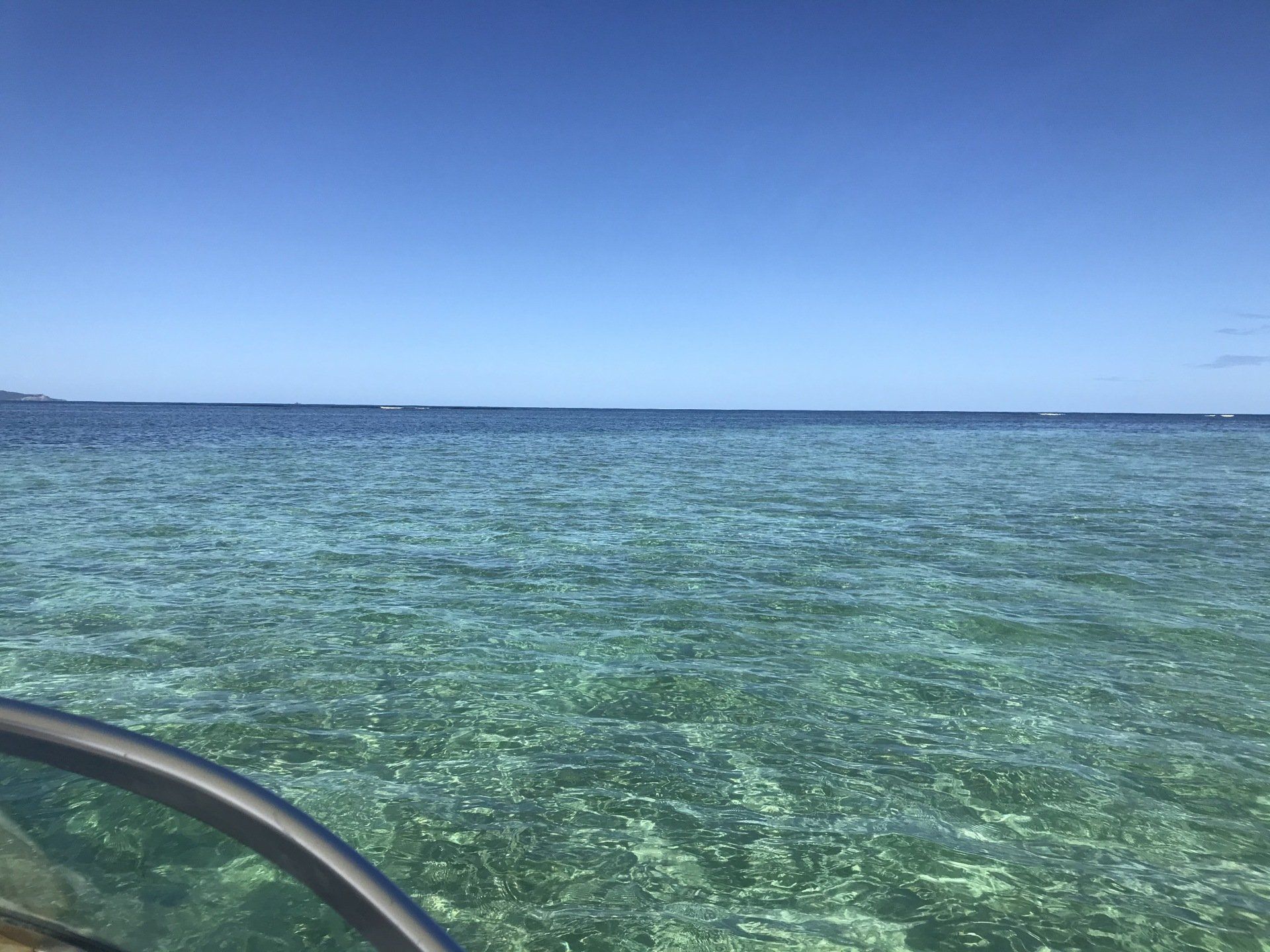 Premières lueurs sur les fonds blancs de la Martinique, un moment rare et paisible à vivre avec Côte au Vent.
