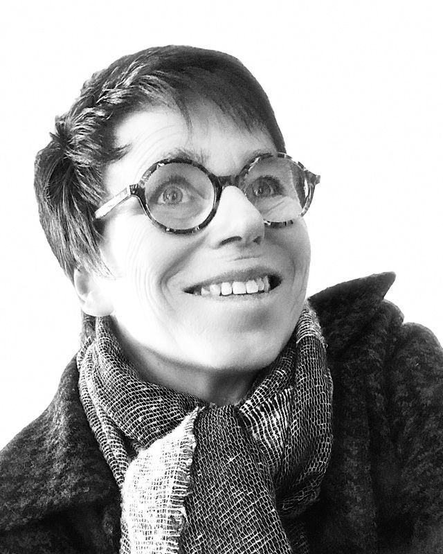 Porträtfoto von Sonja Delbrück. Das Foto ist s/w