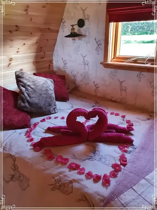 Romantic towel display heritage pod