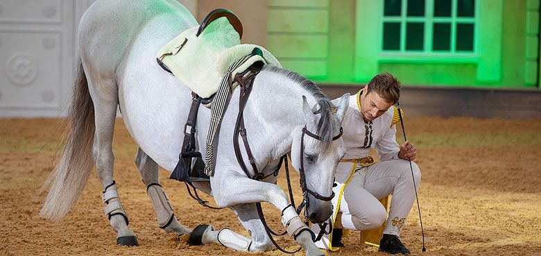 Cavalluna eine Show steht Kopf wieder in München Cavalluna eine Show steht Kopf wieder in München