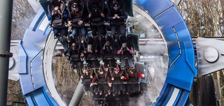 Alton Towers - Flying Coaster Galactica Mit der VR-Brille in Galactica ins Weltall - Der britische Themenpark Alten Towers macht es möglich.