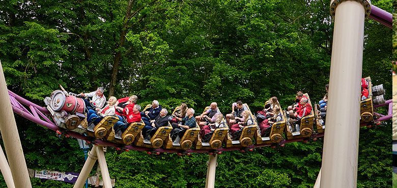 Der Bayern Park präsentiert seine neue Achterbahn FirleFranz. Der Bayern Park präsentiert seine neue Achterbahn FirleFranz.