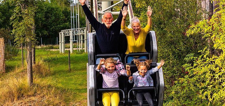 Beim Seniorentag haben Personen ab 60 Jahren haben an diesem Tag die Möglichkeit, den beliebten Abenteuerpark zu einem Sonderpreis zu besuchen.