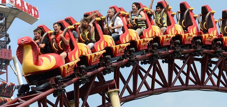 Conny-Land Cobra Coaster Die Cobra Achterbahn mit zwei Camel-Bcks und einen Looping in Conny-Land.