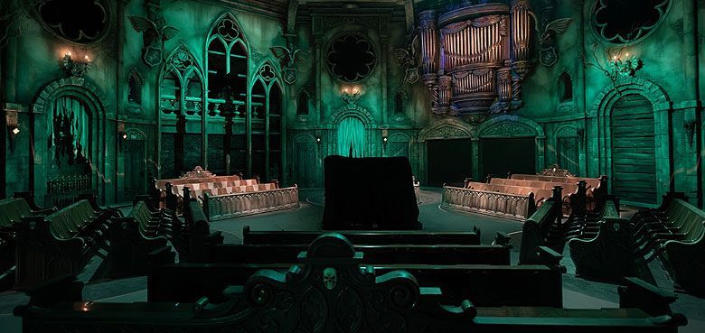 Danse Macabre mit spektakulären Fahrsystem. Ein einzigartiges Fahrsystem bei Danse Macabre.