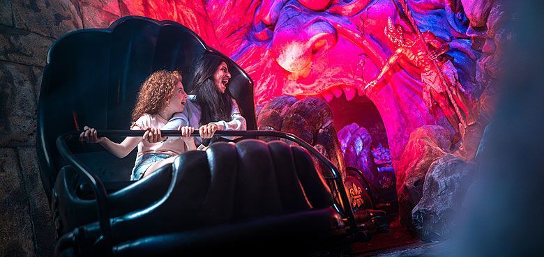 Europa-Park Osteraktionen im Europa-Park. Osterparcours, Eierlaufen oder eine Bastelecke und eine farbenfrohe Frühlingsdekoration laden rund um den Euro-Tower zum Mitmachen ein