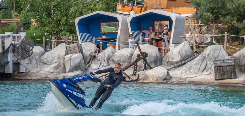 Ski Performance „VATTENRYTT“ im Europa-Park Resort. Das Europa-Park Erlebnis-Resort präsentiert die neue et Ski Performance „VATTENRYTT“