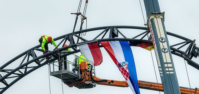 Europa-Park feiert Schienenabschluss der neuen Achterbahn. Europa-Park feiert Schienenabschluss der neuen Achterbahn.