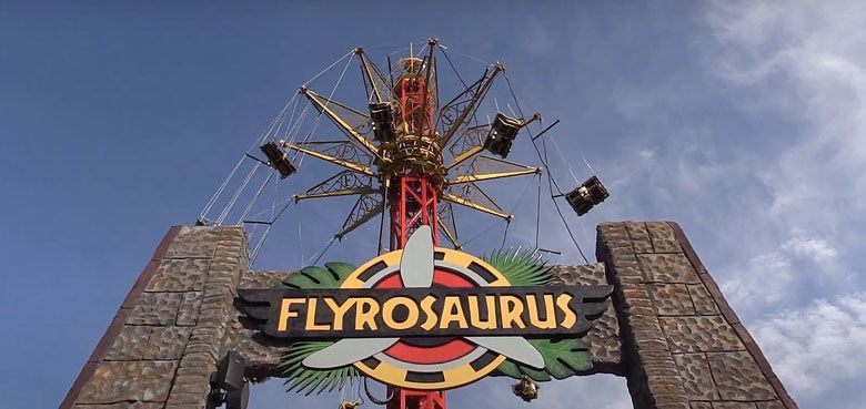 FLYROSAURUS - Das 35 Meter hohe Flugkarussell im Erlebnispark FANTASIANA Flyrosaurus - Das Flugkarussell im Fantasiana.