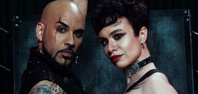 FORT FUN - FLYING KNIVES FORT FUN - FORT FUN - FLYING KNIVES