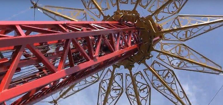 FLYROSAURUS Mittelkranz-Stern Der Stern des FLYROSAURUS wurde liebevoll aufgepimpt