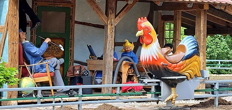 Max und Moritz die Neuheit im Freizeitpark Plohn. Ein Esel, Hahn oder Schwein nimmt die Besucher auf die Reise.