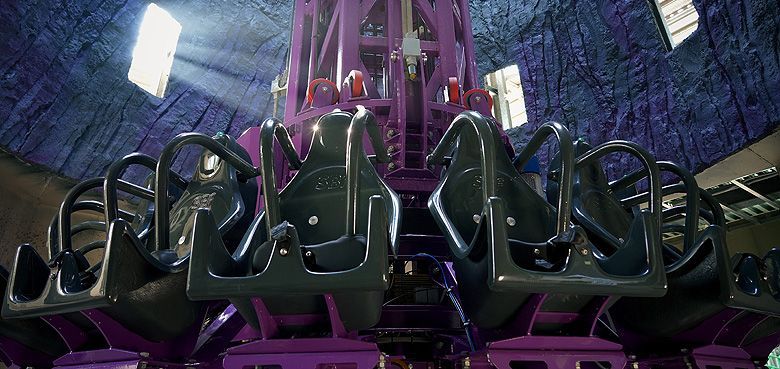 Beeindruckenden Szenografie und der Licht- und Soundeffekten. Neue Free Fall mit beeindruckenden Szenografie und der Licht- und Soundeffekten. erwartet den Gardaland Besuchern 2024