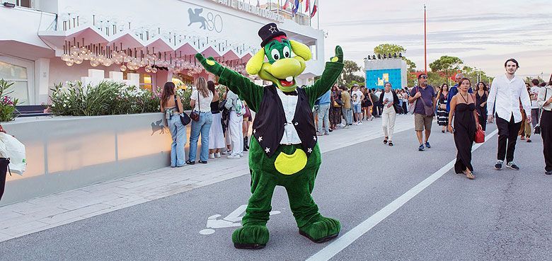 Maskottchen Prezzemolo bei den Filmfestspielen in Venedig Maskottchen Prezzemolo bei den Filmfestspielen in Venedig - Cinema Venezia