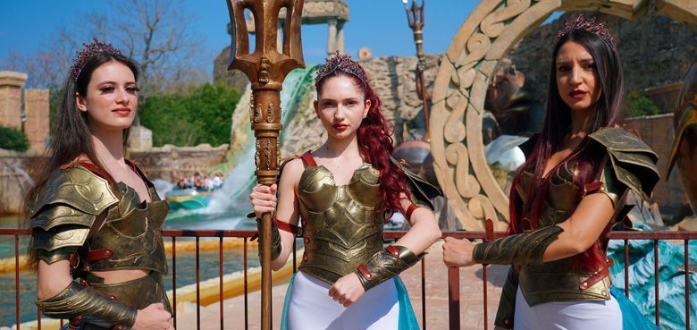 Im Gardaland ist immer etwas losl. Die diesjährige Street Animation – mit Figuren, Musikern und Künstlern