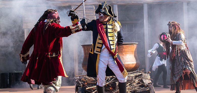 Erster Heide Park Resort Carnival im Mai 2022 Erster Heide Park Carnival im Mai 2022 mit jede Menge Masken, Tänzer, Kostüme und Paraden.