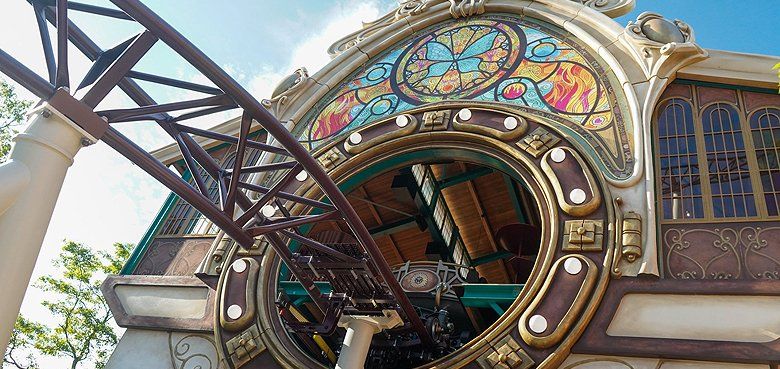 Die spektakuläre Achterbahn vom Typ 'Xtreme Spinning Coaster' Bildquelle Copyright: © Holiday Park Die spektakuläre Achterbahn vom Typ 'Xtreme Spinning Coaster' Bildquelle Copyright: © Holiday Park