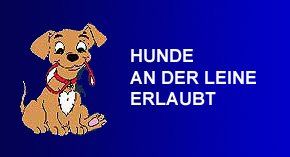 Hunde dürfen in die Bavaria Filmstadt an der Leine mitgenommen werden.