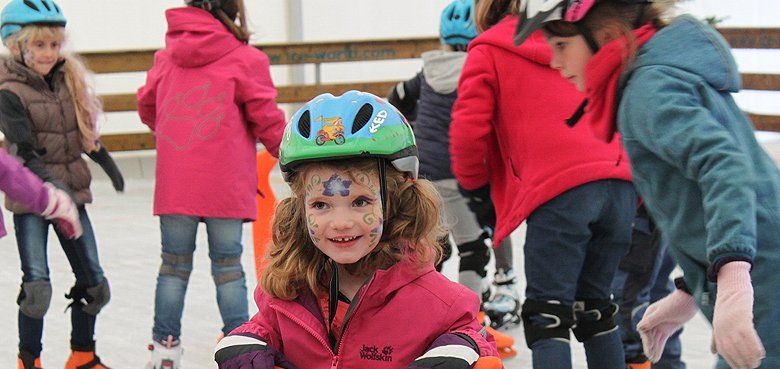 Karneval auf dem Eis in den Erlebnis-Krewelshof-Bauernhöfe Eifel