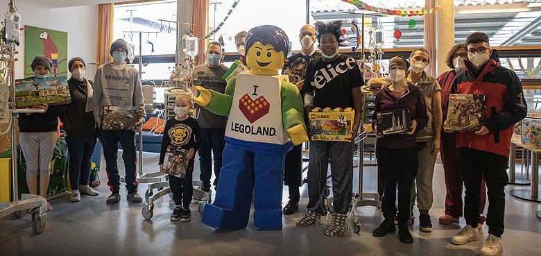 LEGOLAND Deutschland Besuch im Kinderklinikum Augsburg. LEGOLAND Deutschland Besuch im Kinderklinikum Augsburg.