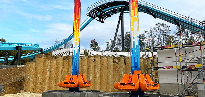 LEGOLAND Deutschland mit Wing Coaster und Fire and Ice Tower. LEGOLAND Deutschland mit Wing Coaster und Fire and Ice Tower