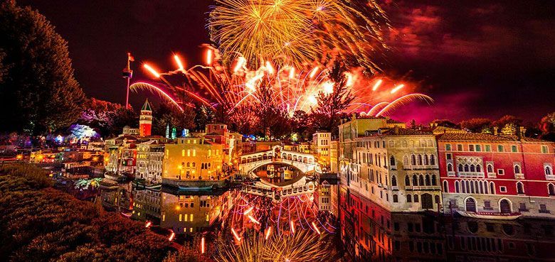 Krönender Abschluss jeder Mythischen Sommernacht im LEGOLAND Deutschland ist ein großartiges Feuerwerk