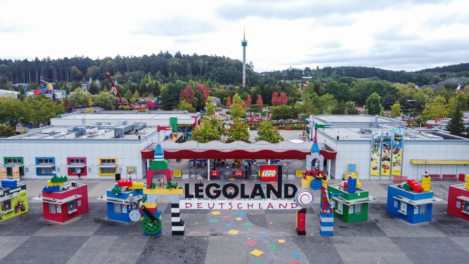 LEGOLAND Deutschland Laternenumzug LEGOLAND Deutschland Laternenumzug mit Feuerwerk