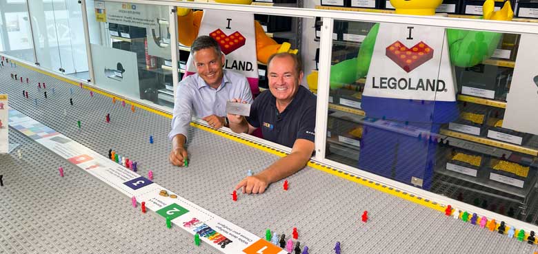 20 Familien arbeiteten fast 700 Stunden an ihren Modellen. 20 Familien arbeiteten fast 700 Stunden an ihren Modellen.