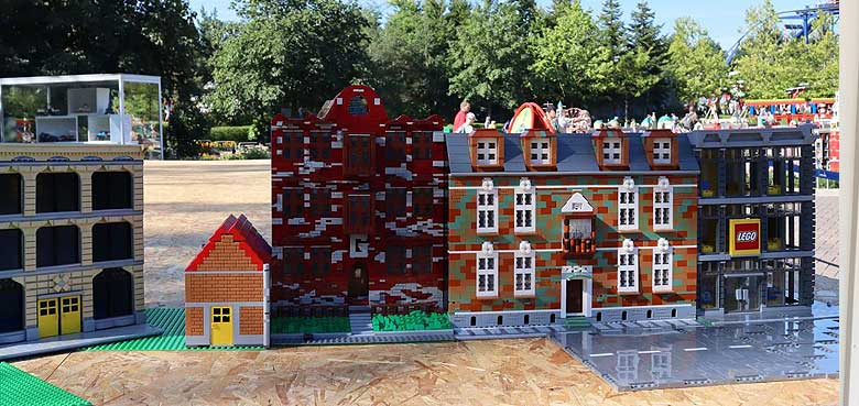 LEGOLAND startet mit Gästen einen Weltrekord-Versuch. LEGOLAND startet mit Gästen einen Weltrekord-Versuch.