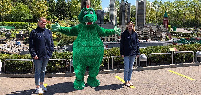 LEGOLAND Deutschland Laternenumzug LEGOLAND Deutschland Laternenumzug mit Feuerwerk