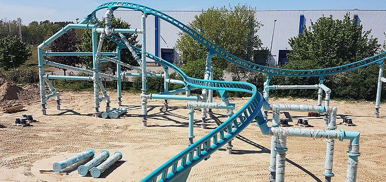 Der Testaufbau der längsten Achterbahn der Welt auf See hat begonnen. Der Testaufbau der längsten Achterbahn der Welt auf See, die an Bord des neuenSchiffes von Dream Cruise, Global Dream, installiert werden soll, hat begonnen.