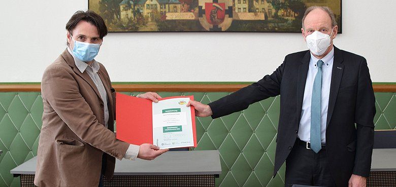 Movie Park Übergabe am Bottroper Rathaus mit Oberbürgermeister Bernd Tischler Movie Park Übergabe am Bottroper Rathaus mit Oberbürgermeister Bernd Tischler