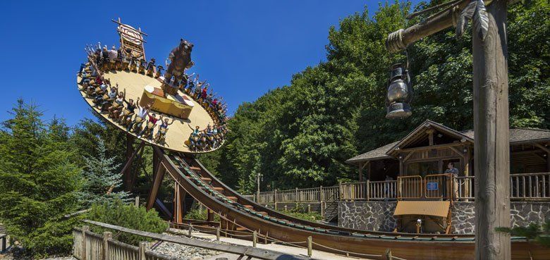 Nigloland Grizzli der Disk'o Coaster Nigloland Grizzli eine Aufregende Fahrt bei der sich Airtime und G-Kräfte abwechseln.